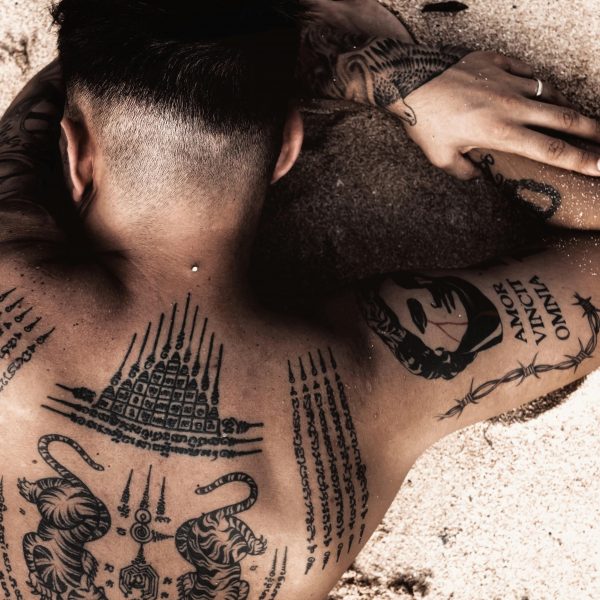 Sesión de tatuajes + piercings para canalización energética práctica en tu beneficio